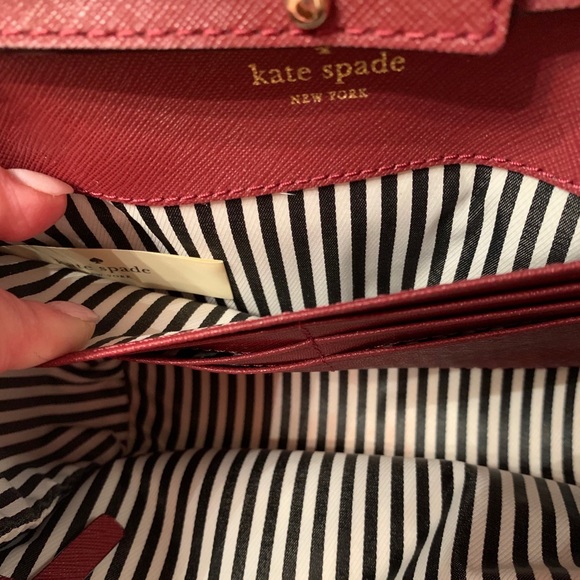 COPY - Gorgeous maroon Kate spade crossbody! 🎀❄️🌹 - Picture 5 of 9